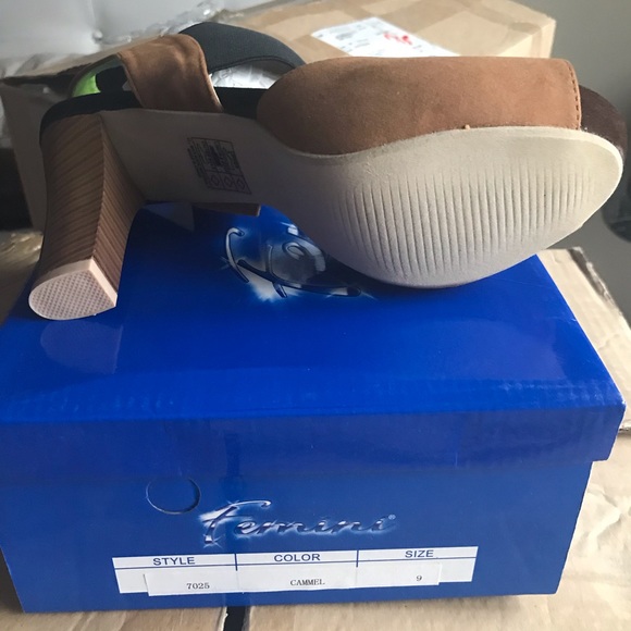 Femini Suade Pump - Picture 3 of 6